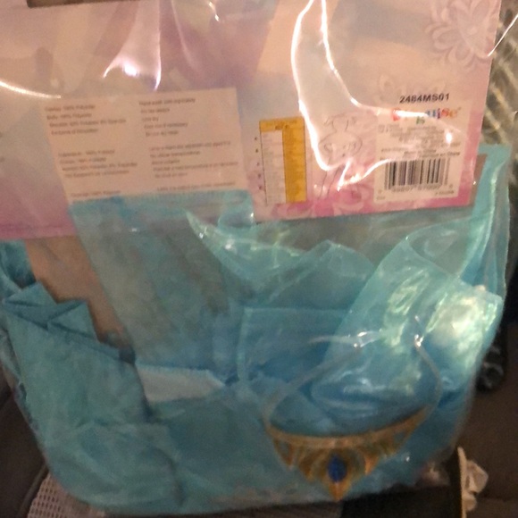 Disney’s Frozen Elsa Costume with Tiara Brand New never worn. - Picture 2 of 2